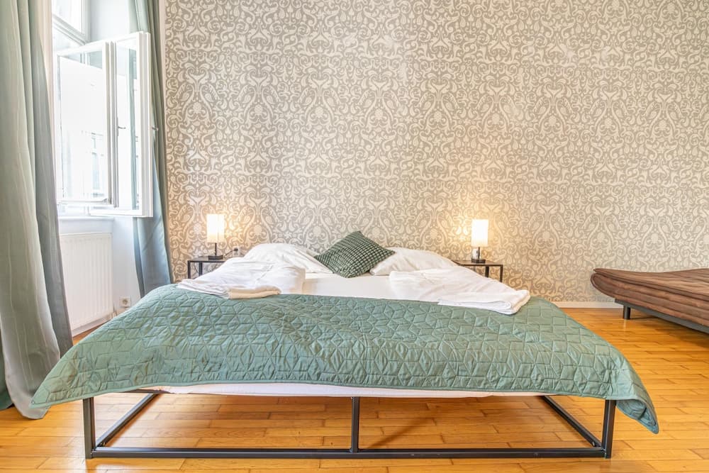 Friendly 2BR Apt- Near Rennweg