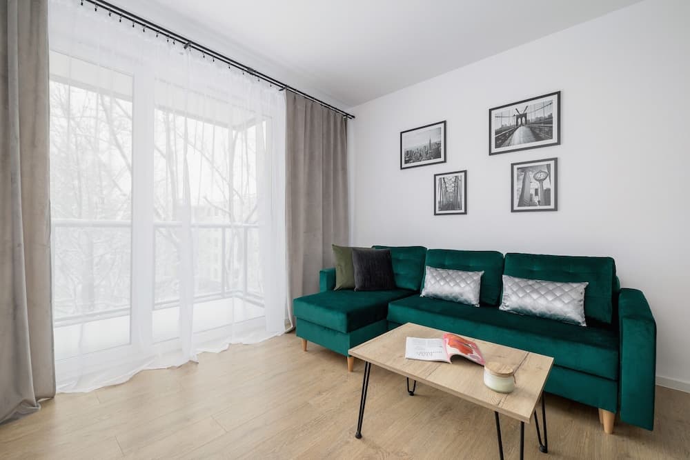 Apartament Otoczony Zielenią by Renters
