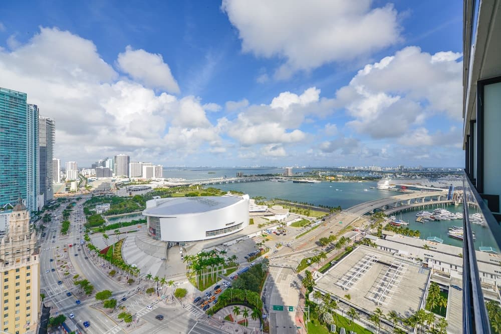 Elegance and Charm Studio at Bayside MIA