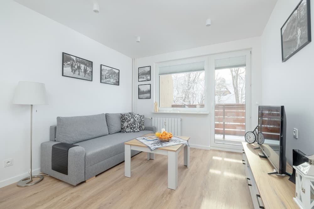 Mountain Corner Apartment by Renters