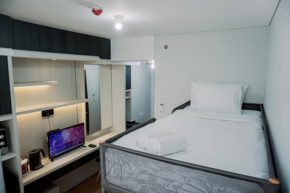Cozy Studio (No Kitchen) At Transpark Bintaro Apartment