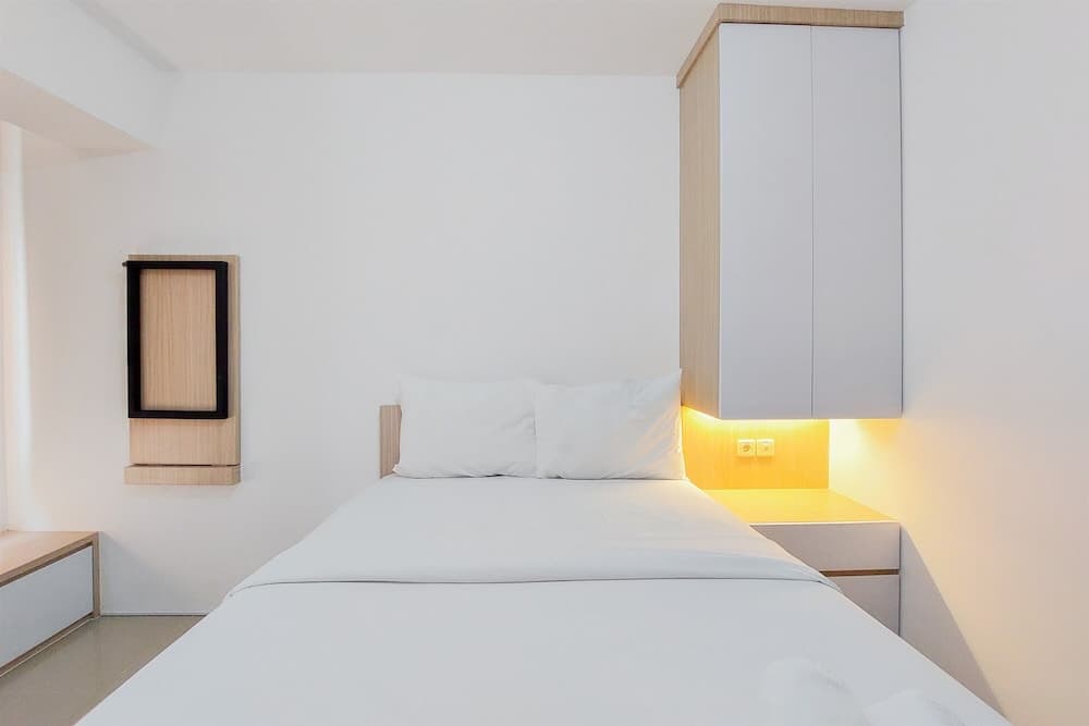 Modern Look Studio At Urbantown Serpong Apartment