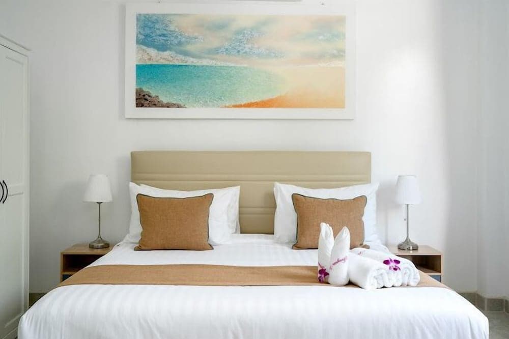 Bougain Villas Salad Beach