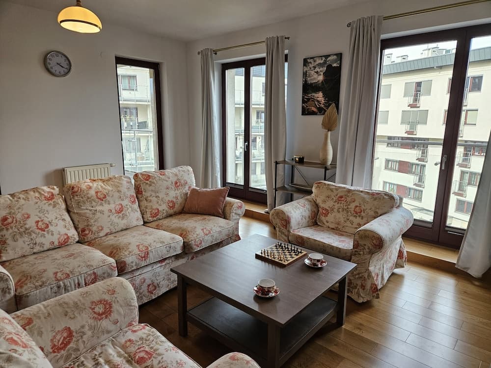 Ludwinowska Cozy Apartment by Renters