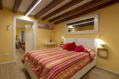 NINA'S ACCOMMODATIONS IN VENICE CENTER