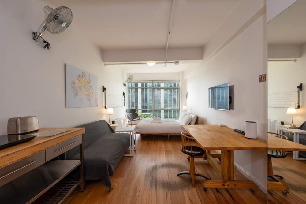 Central Studio in the Heart of Melbourne Cbd!