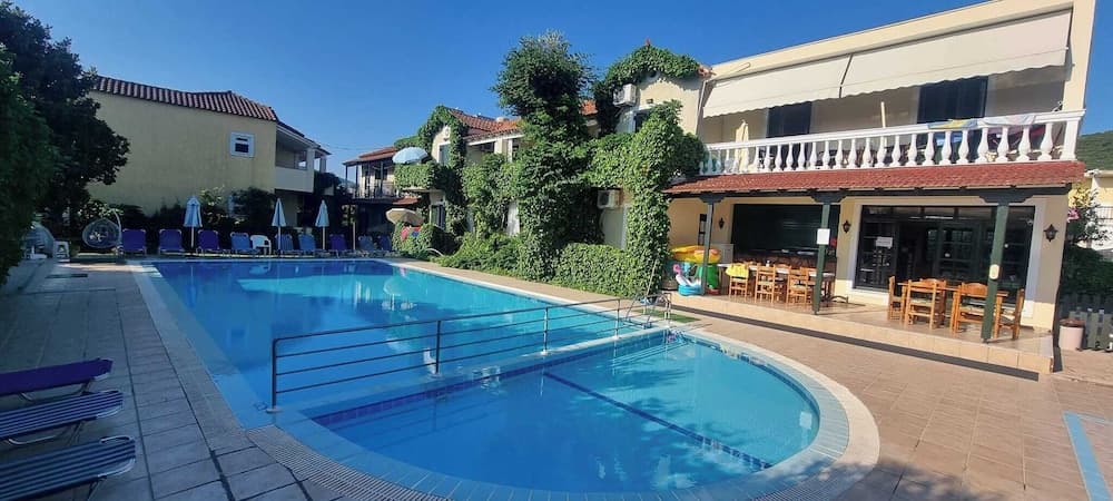 The Mayflower Studios & Apartments