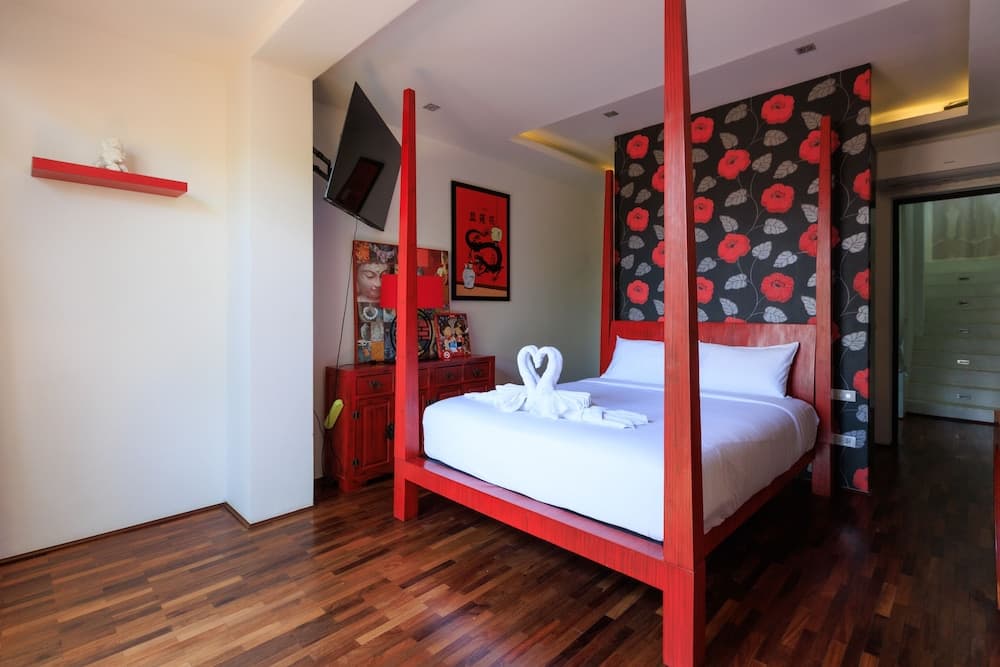 New heights 2swimming Pools with Seaview