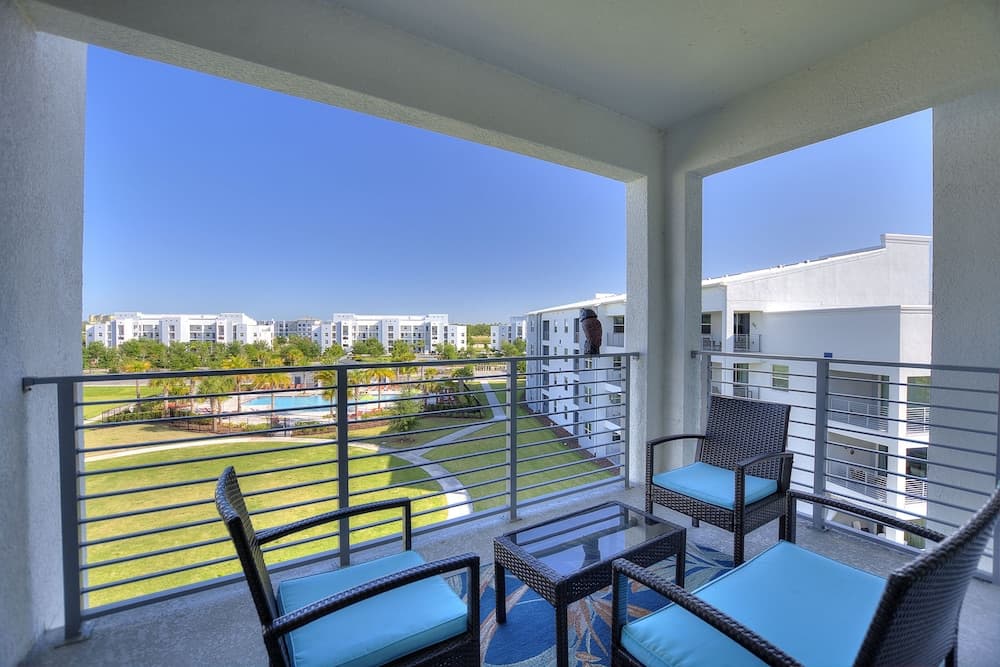 2bd Top Floor Condo Overlooking Pool by Shine Villas