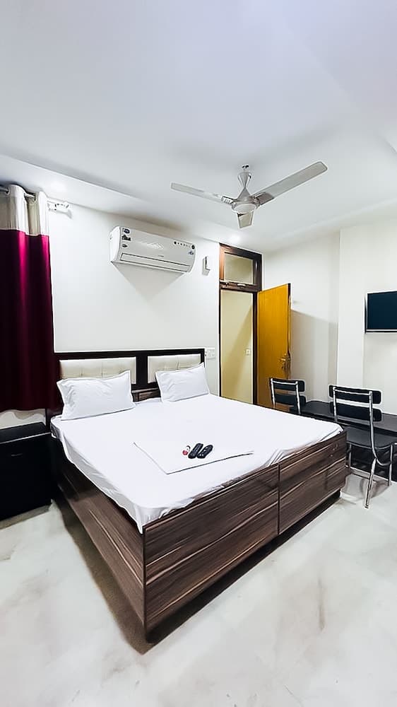 Roomshala 140 Hotel 24&7 Malviya Nagar
