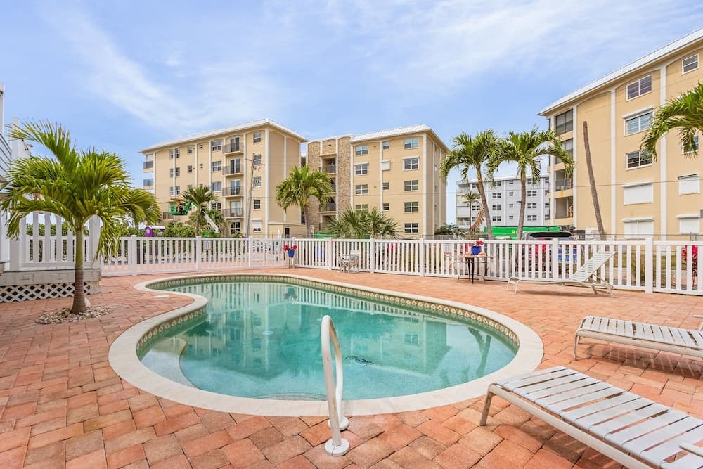 50 Gulf Beach Rd - Unit 1 1 Bedroom Home by RedAwning