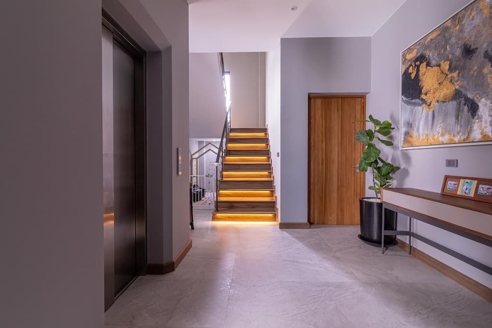 big legend 5 floors of luxury villa