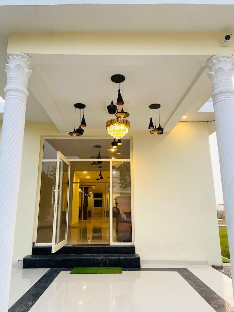 Konaklama yerinin ön cephesi