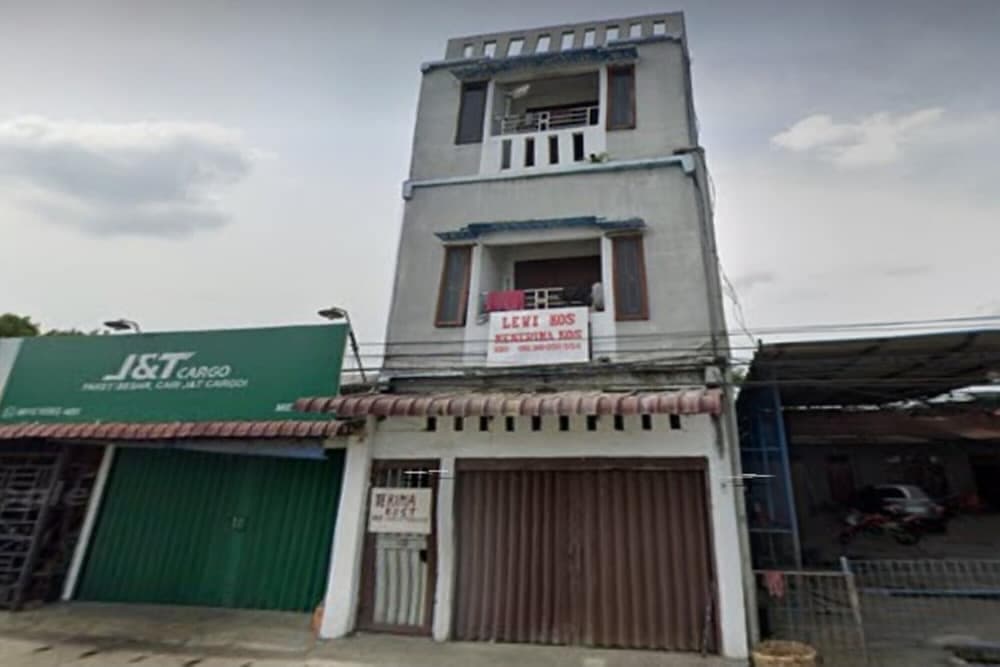 SPOT ON 93460 Lewi Family Guest House Near GBKP Bangun Mulia Km. 11