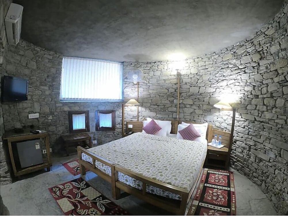 Tiaraa Monolith Lake Resort