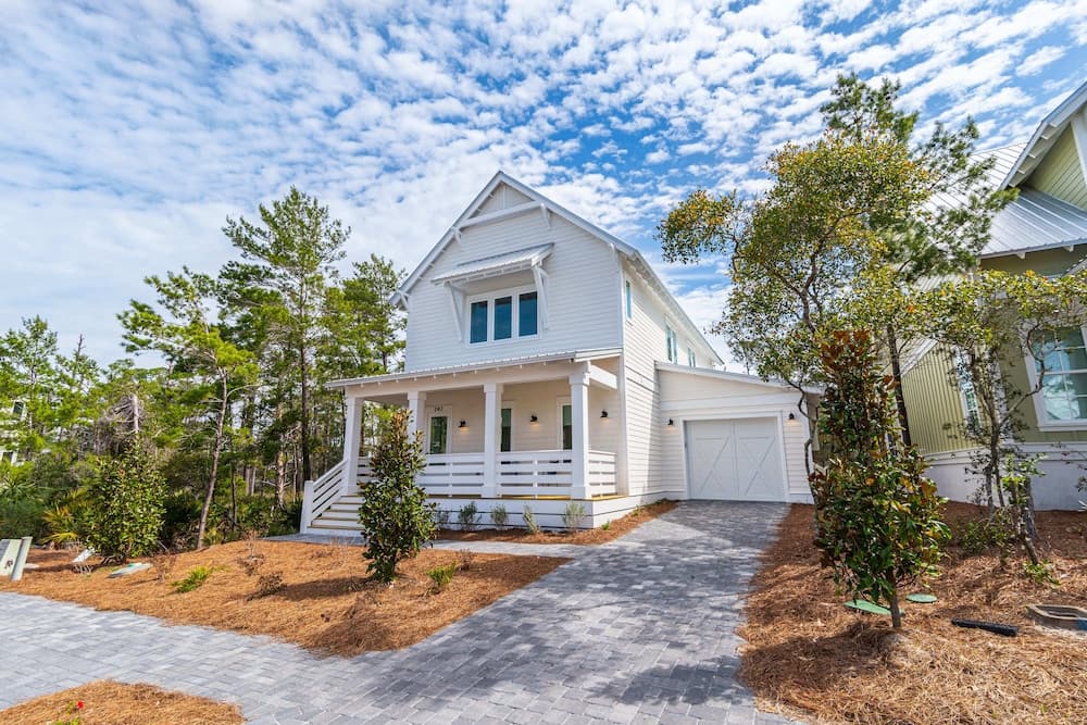 Lakeside Elegance Near Beach Access