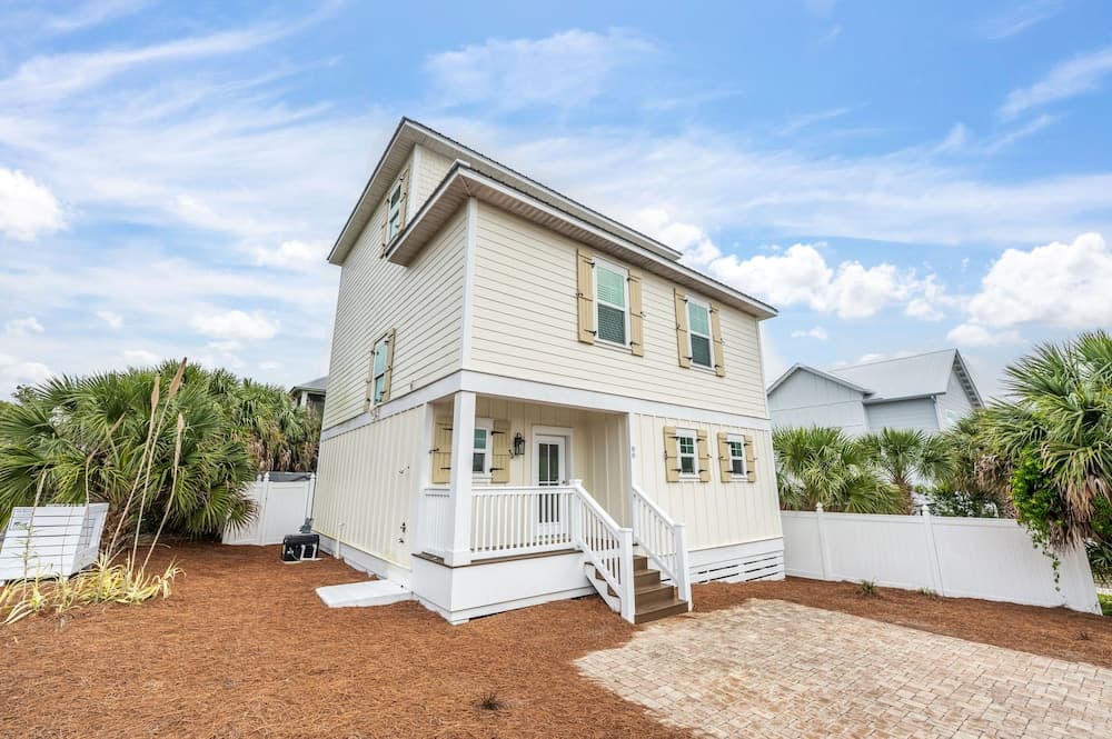 Beach House with PRIVATE POOL & 14 BIKES