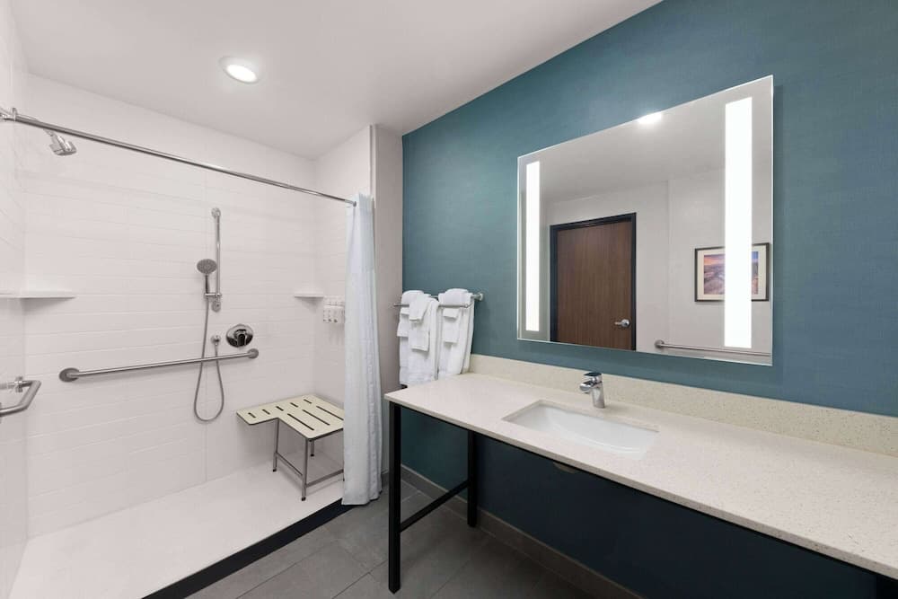Engellilere uygun banyo