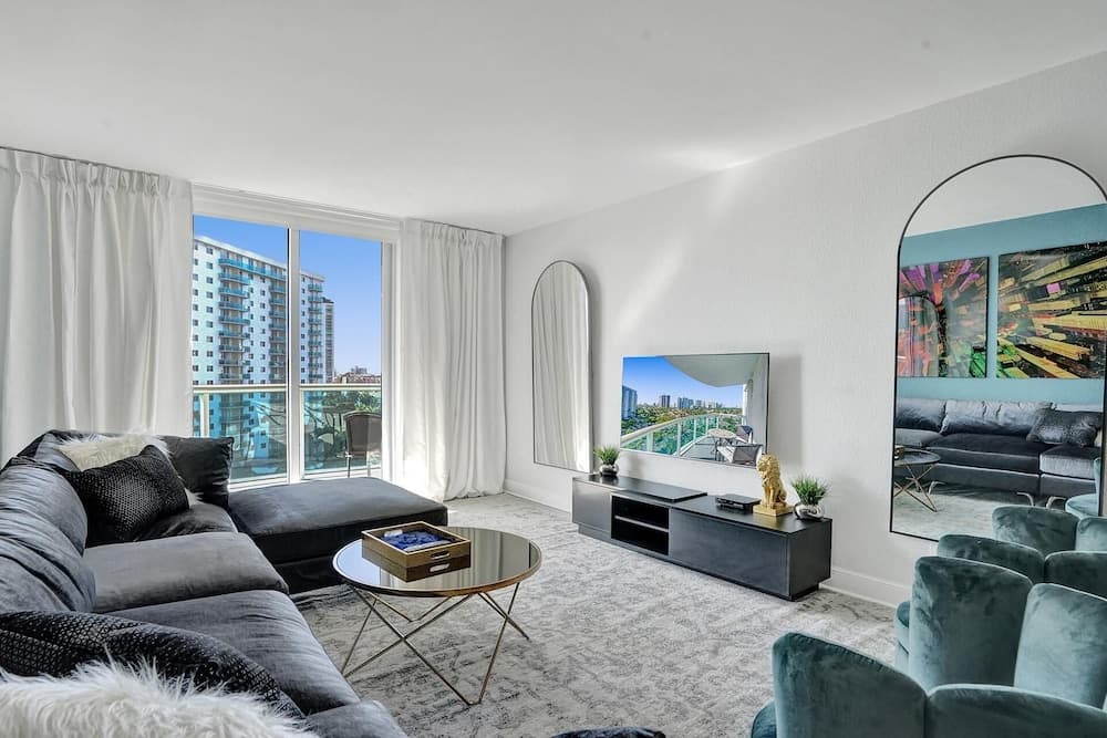 Sunny Isles 4 Bedrooms on the beach