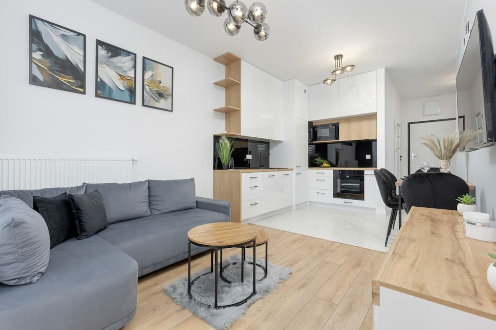8th Floor Apartment in Warsaw by Renters