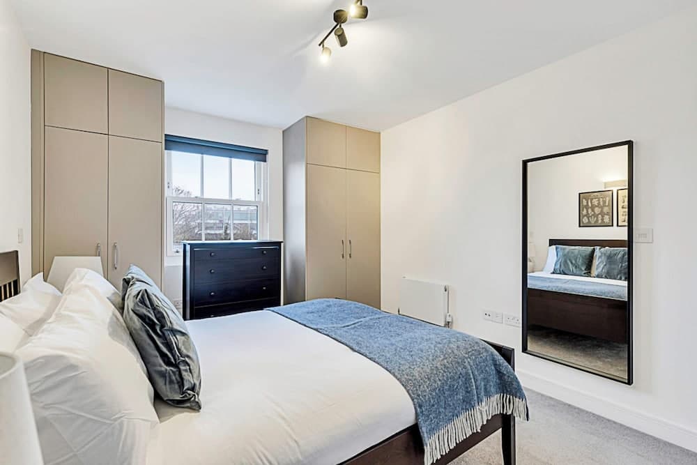 Chiswick Gem: 2 Bedroom Flat