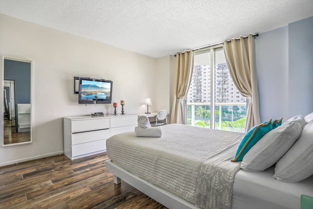 Amazing Condo 3 min to the Beach