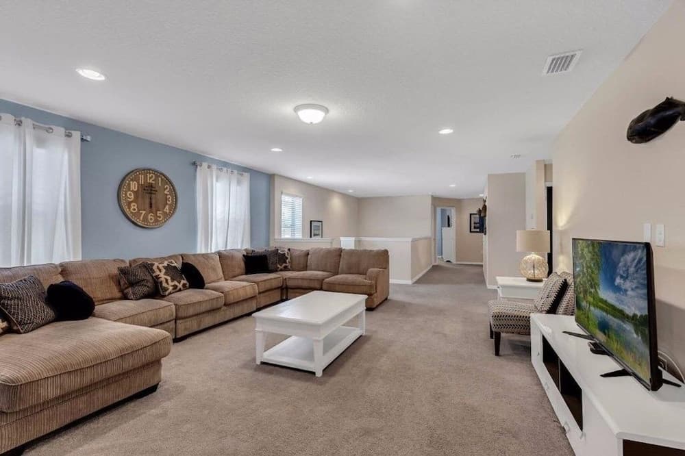 Relax In This Spacious Luxury Vacation Villa3738ww 7 Bedroom Home by RedAwning