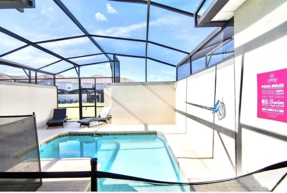 Family Townhome Near Disney! Patio W/pvt Splash Pool, Modern Decor,free Wifi, Resort W/waterpark! 4 Bedroom Townhouse by RedAwning