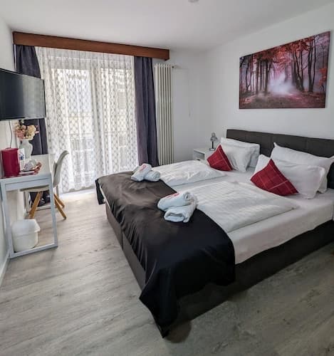 Room in Guest Room - City Hotel - Double Room 117
