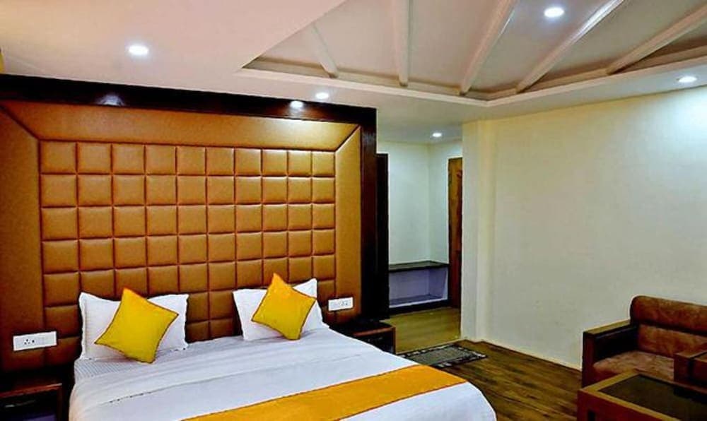 Fabhotel Whistling Winds