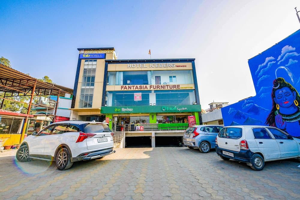Fabhotel Ice Berg