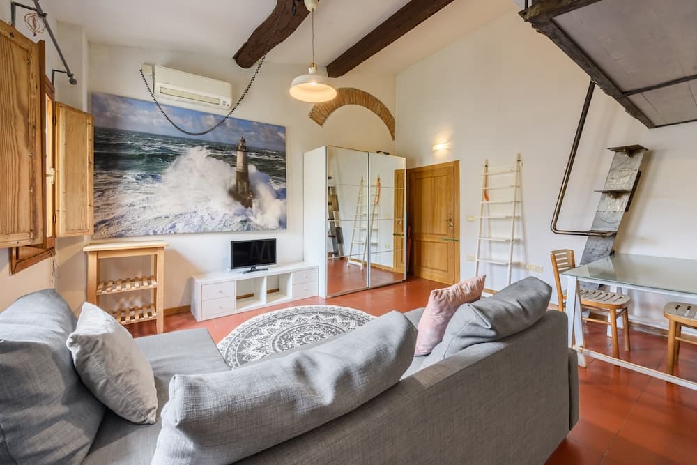 Tiny Velluti by Mmega