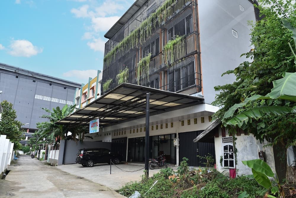 OYO 93503 Lotte Residence