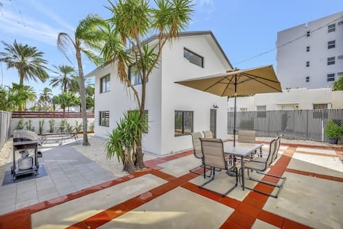 Lux Villa 3br 2ba Steps to Beach