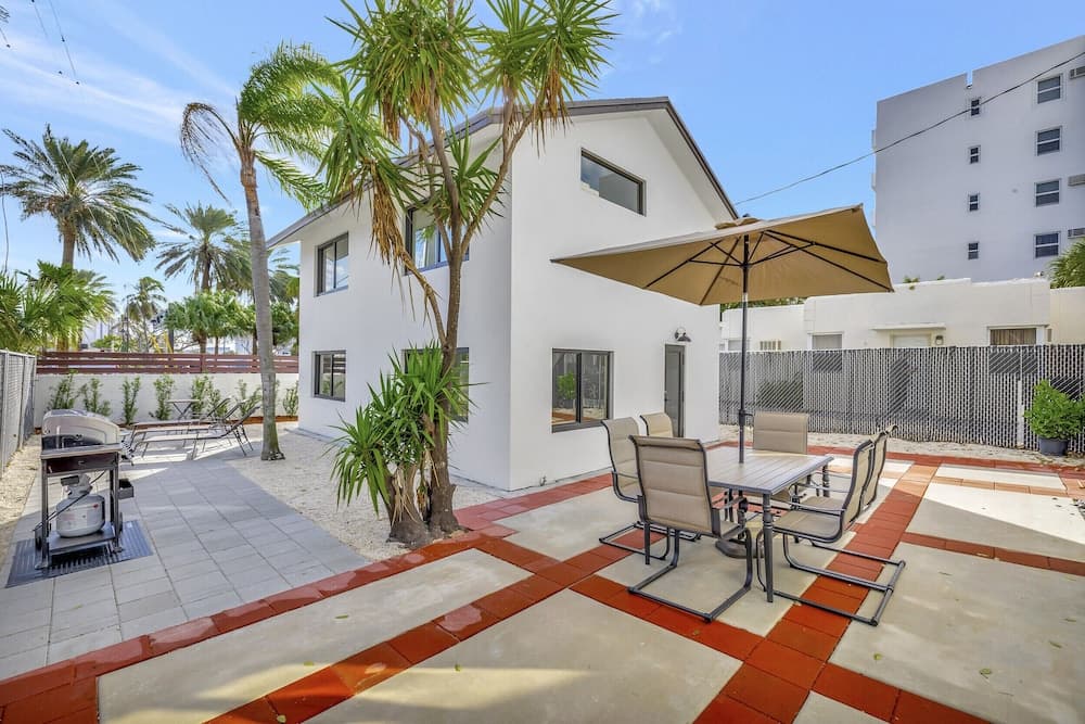 Lux Villa 3br 2ba Steps to Beach