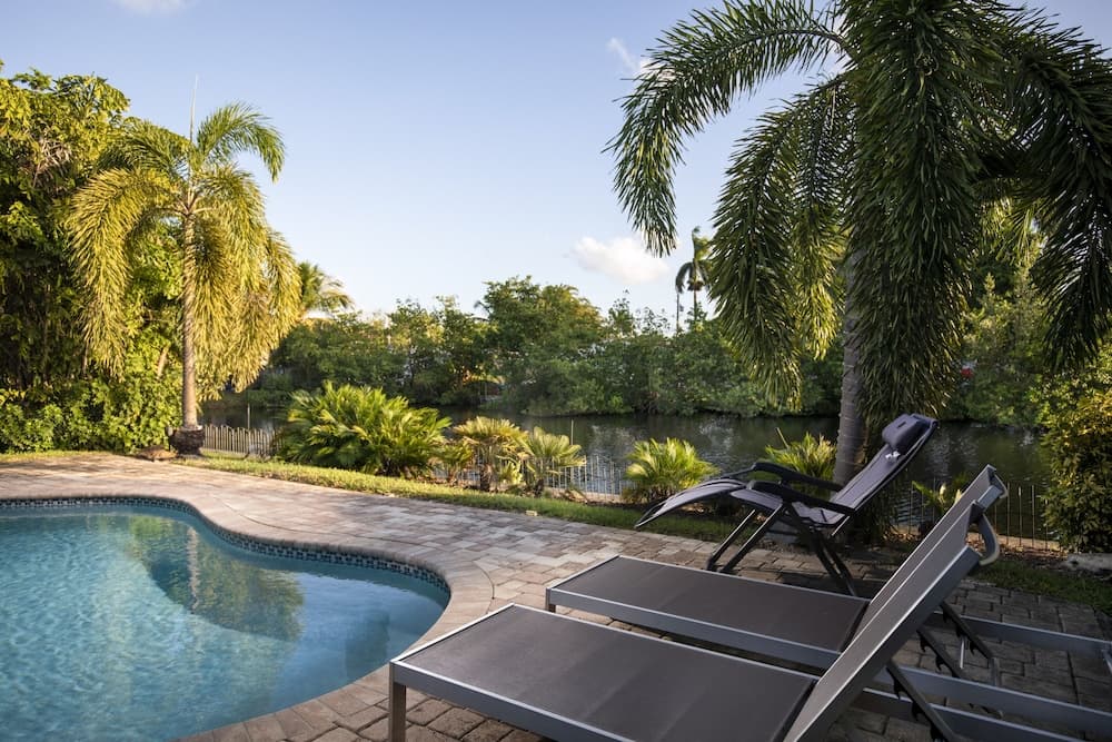 Stunning & Private 5 BDR Canal-front Home w/ Pool!