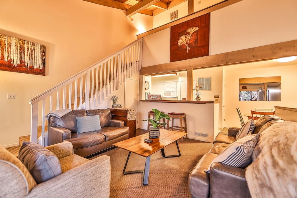 Lakefront Townhouse-minutes to ski in Heavenly