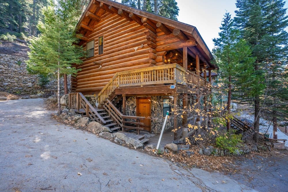 The Log Home Quintessential Log Cabin in Ynp!