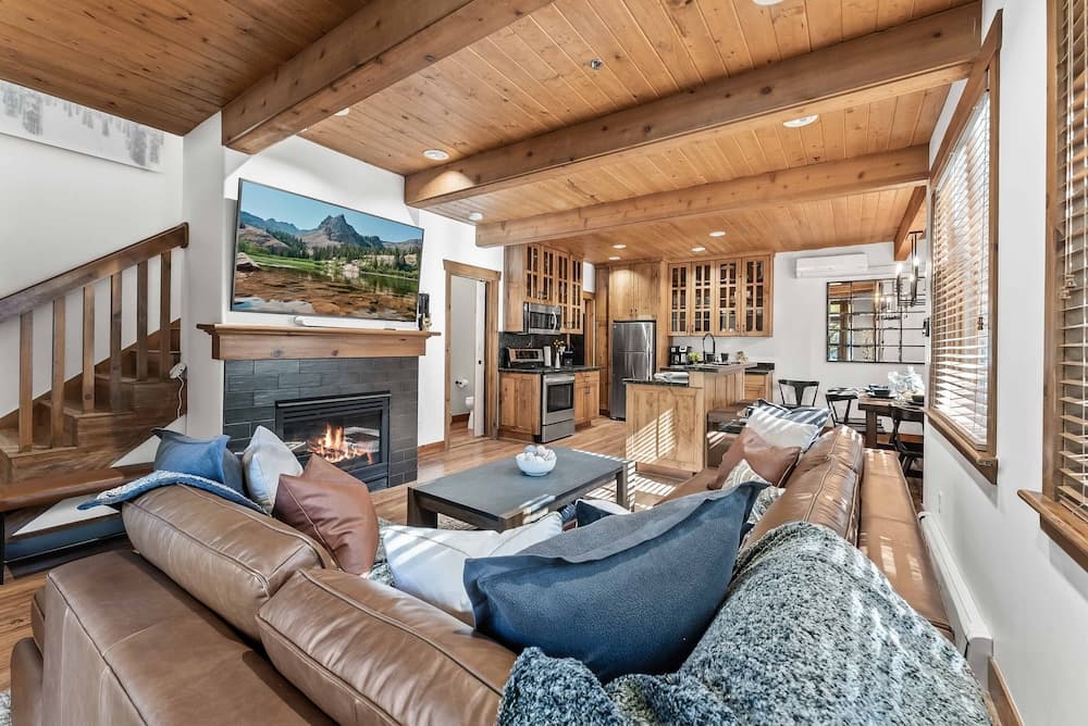 Updated 2 BDR Condo Walk to Deer Valley & City!