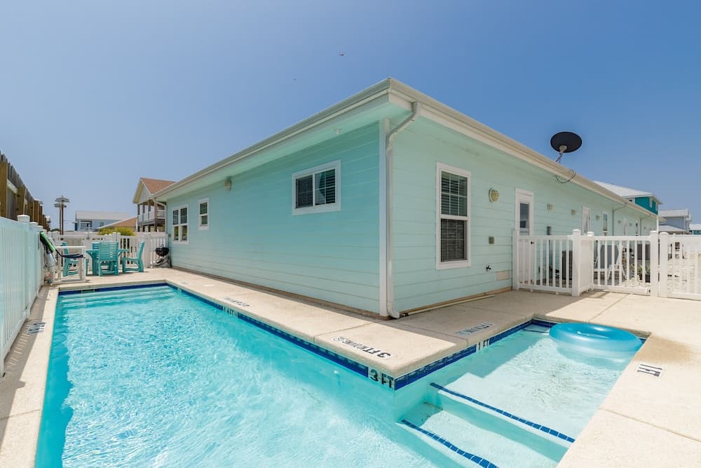 Cozy 2 Bedroom, Monthly Rates, Pets & Pool