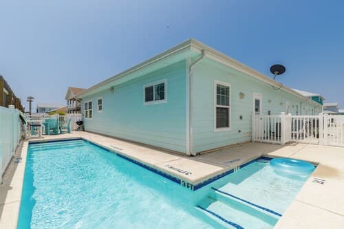 Comfy 2 Bedroom, Pets Allowed, Community Pool