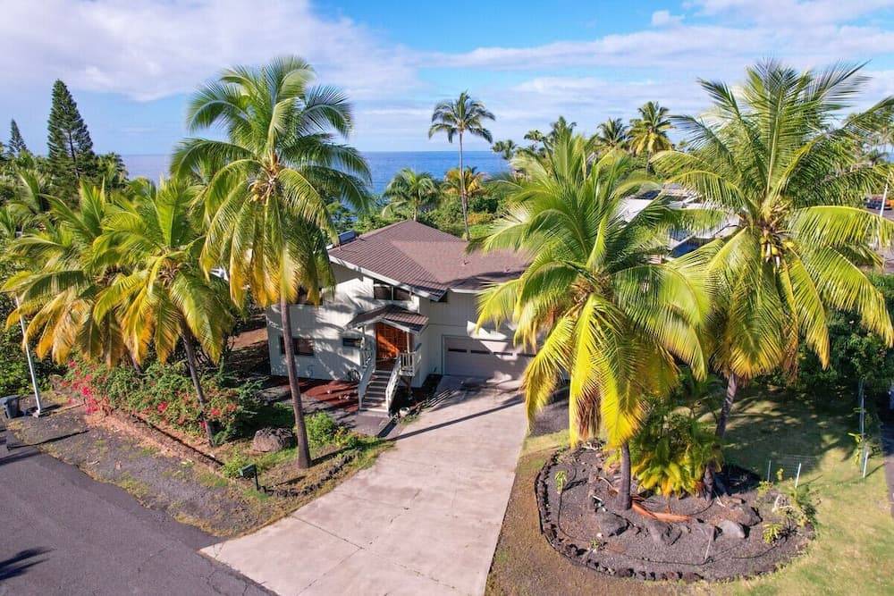 Heeia Bay Paradise Spacious 3 BDR Steps to Beach