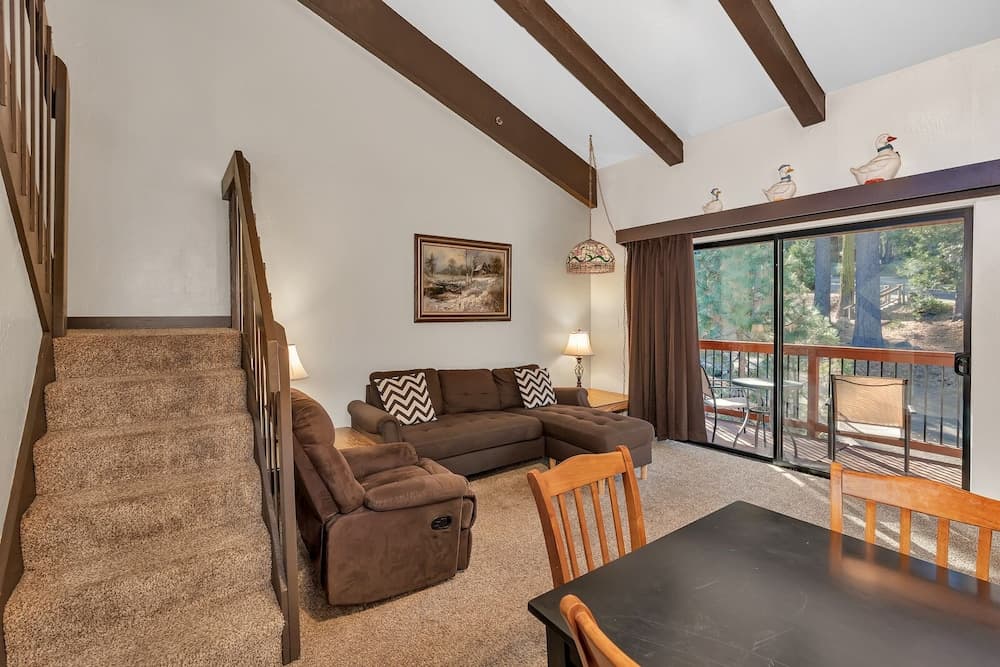 Eagles Nest Amazing Loft Condo in Yosemite West!