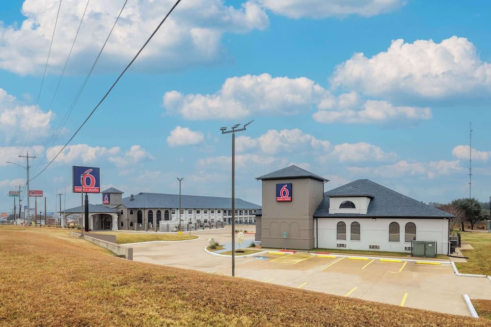 Studio 6 Suites Brenham, TX