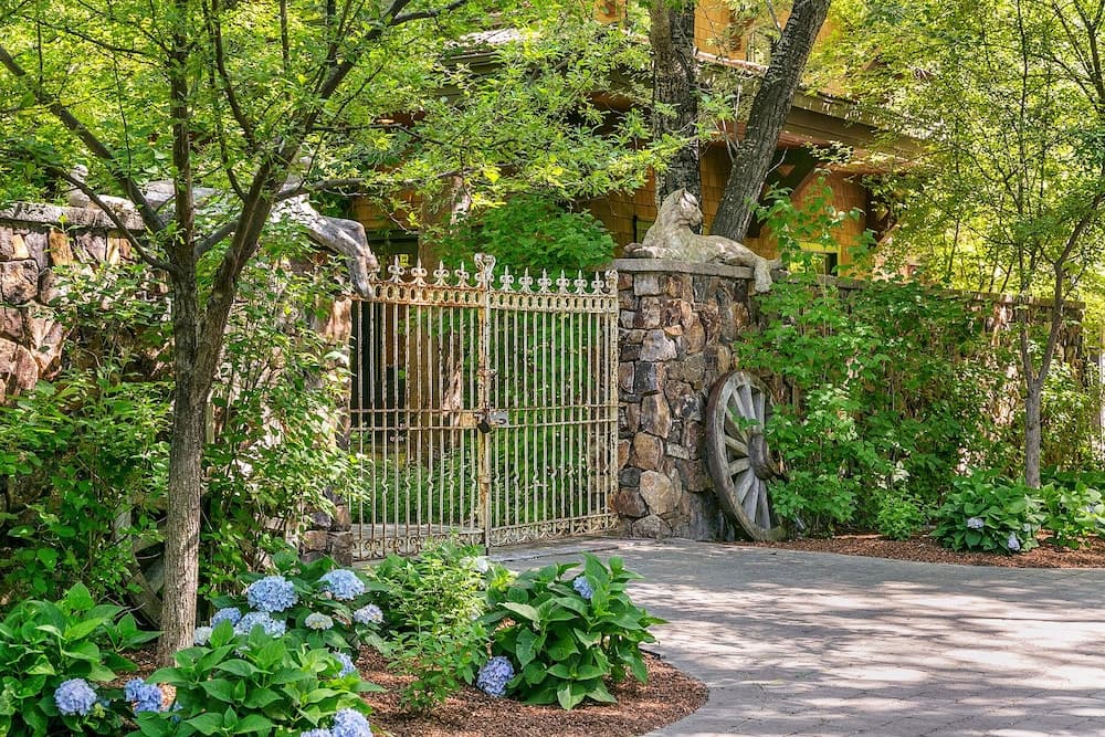 Konaklama yerinin ön cephesi