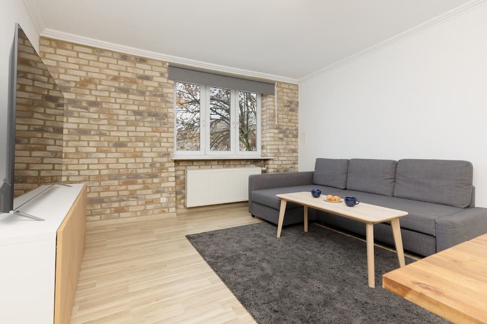 Modern Two-bedroom Warsaw by Renters