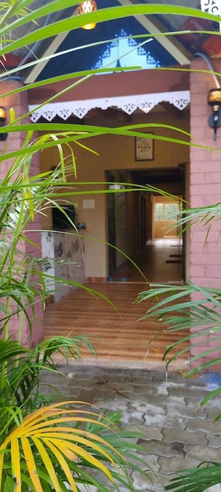 Konaklama yerinin ön cephesi