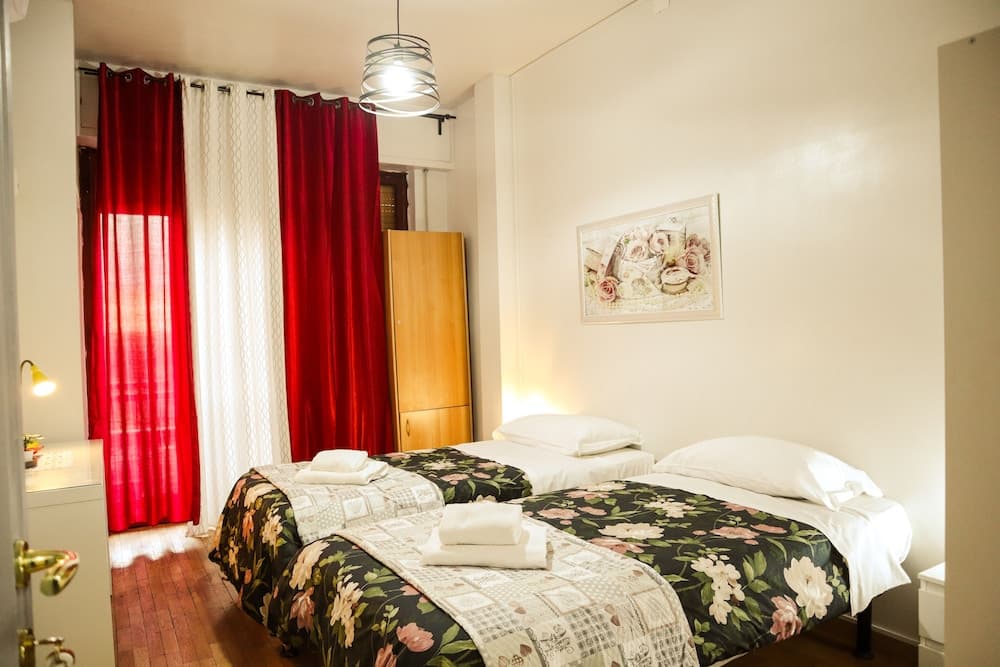 FLORENCE ROOMS NOVELLA