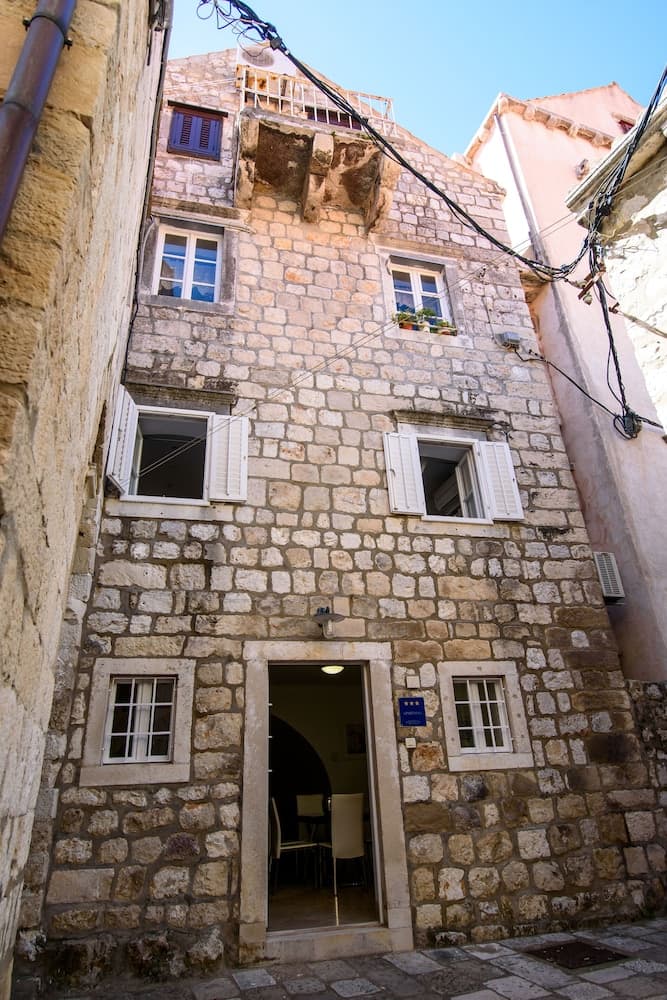 Luan Old Town apartment by DuHomes