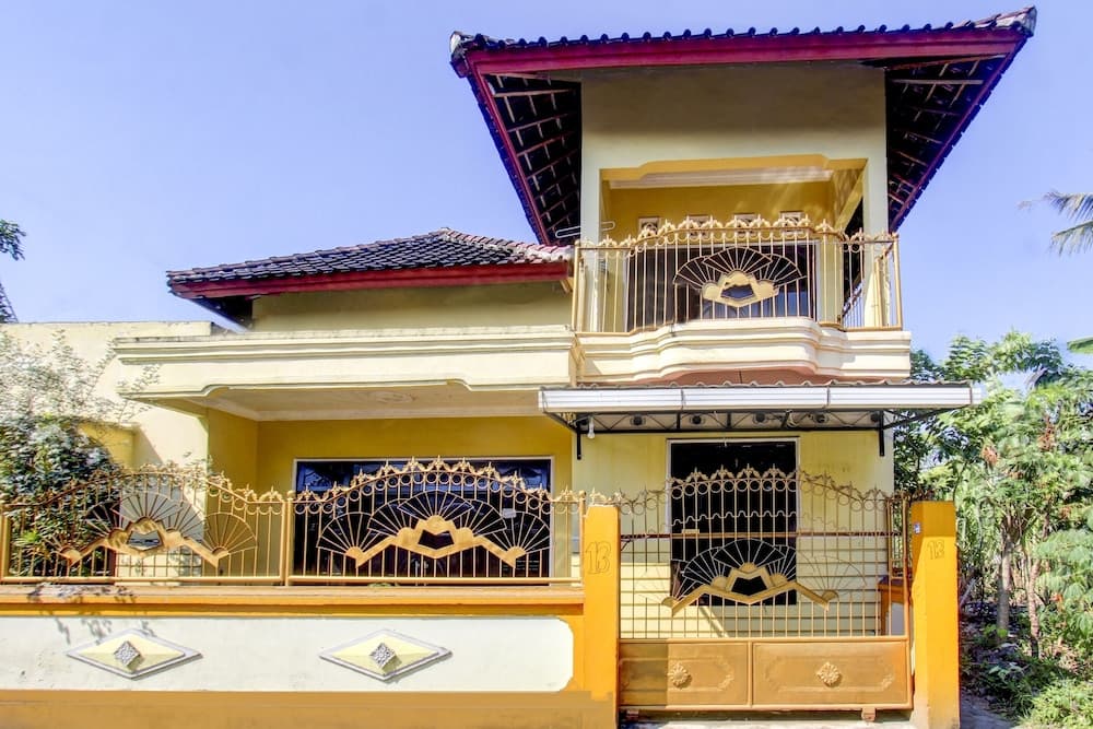 OYO Life 92846 Kost Putra Griya Eka